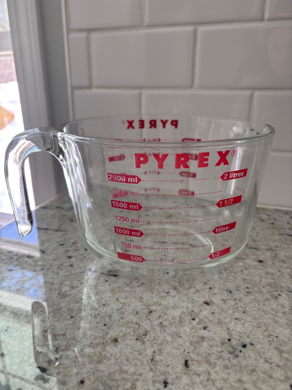 Vintage Pyrex 8-cup glass measuring cup